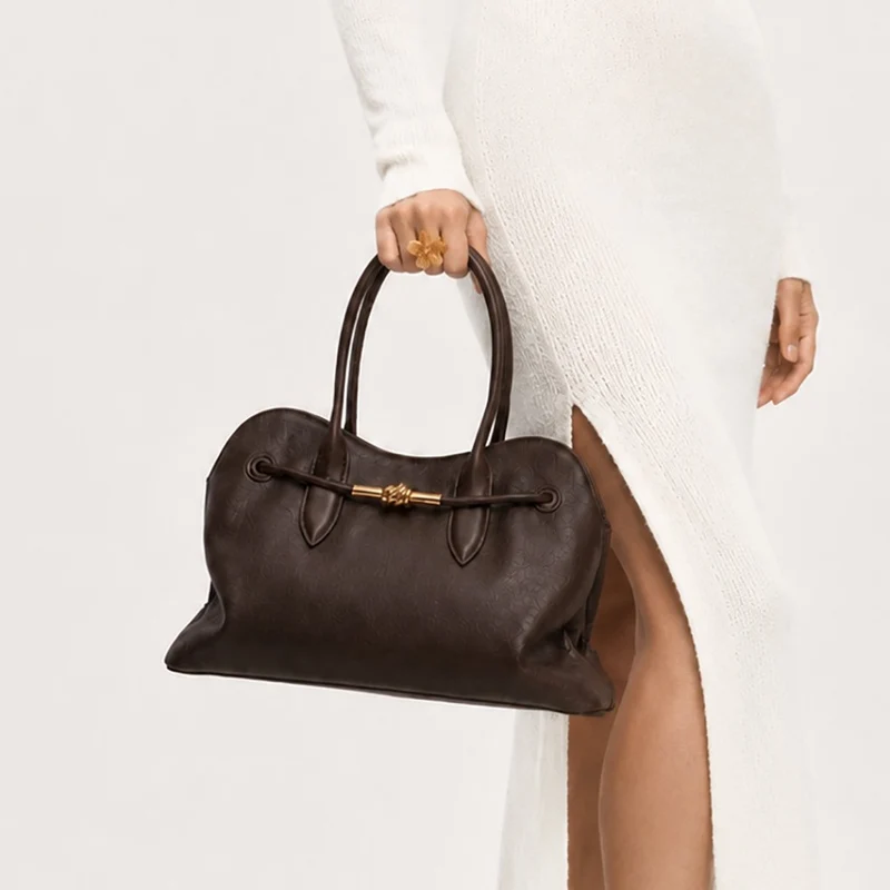 Akzentuierte Leder-Handtasche