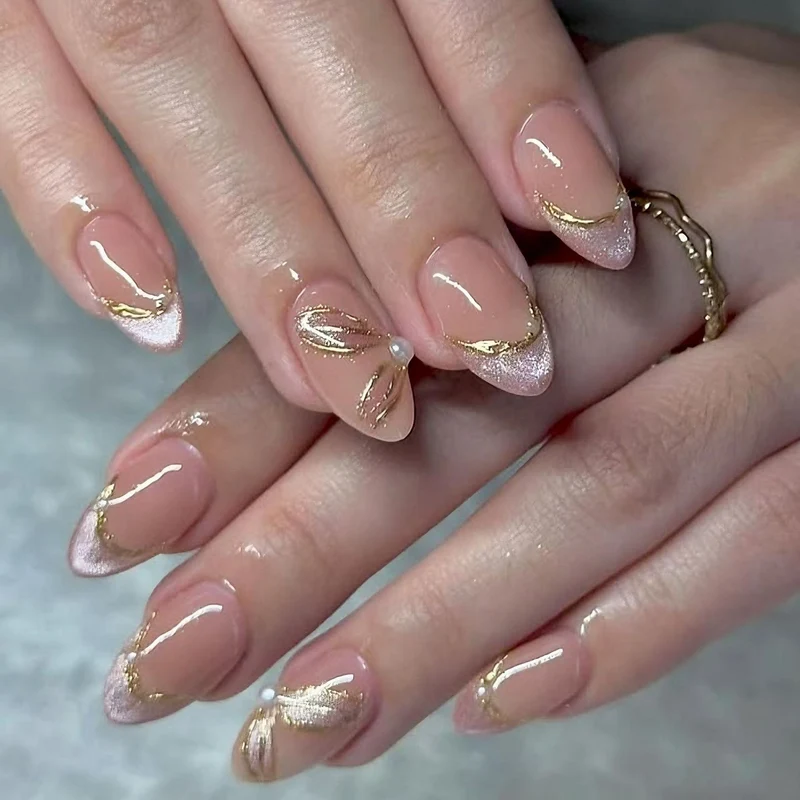 Glamouröse French Tip Press-On Nagelkunst Karnz