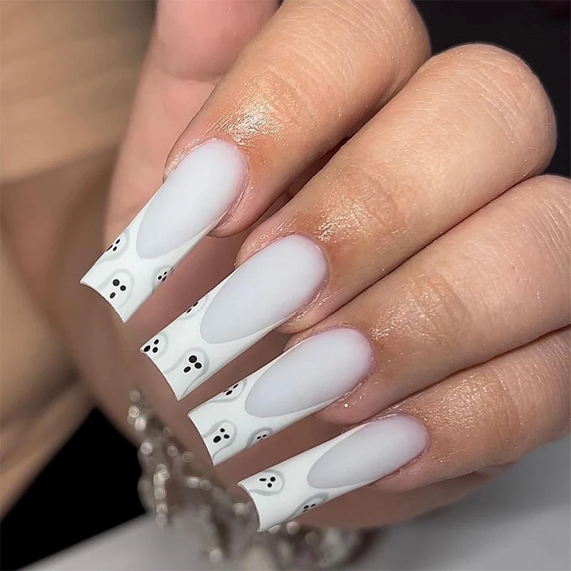 Geister-Themen Press-On Nagelkunst Karnz