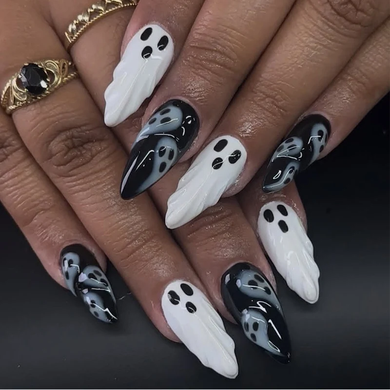 Geister-inspirierte 3D Press-On Nagelkunst Karnz