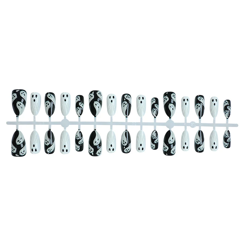 Geister-inspirierte 3D Press-On Nagelkunst Karnz