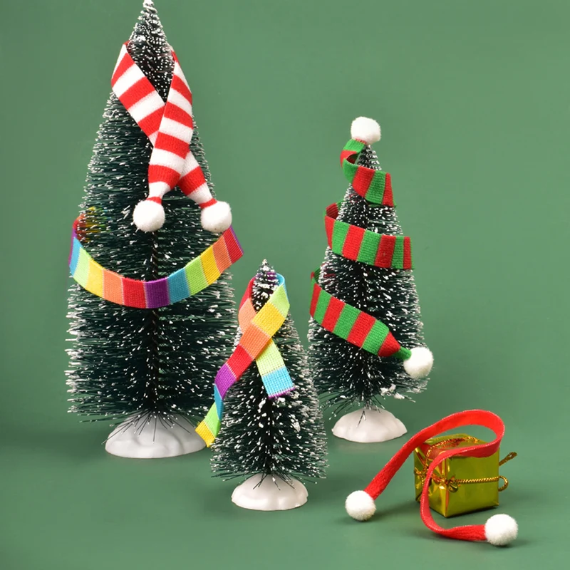 Dekorative Miniatur-Weihnachtsbäume Karnz
