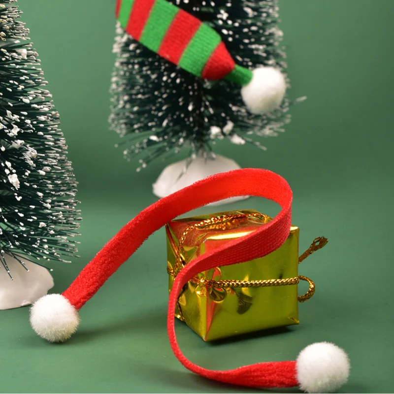 Dekorative Miniatur-Weihnachtsbäume Karnz