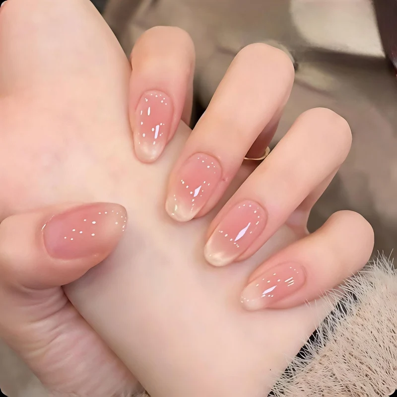 Künstlerische Nagelverlängerungen mit floralen Akzenten Karnz