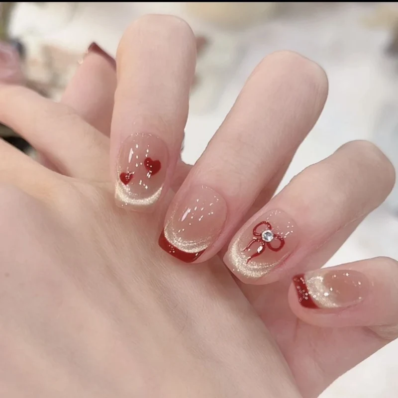 Künstlerische Nagelverlängerungen mit floralen Akzenten Karnz