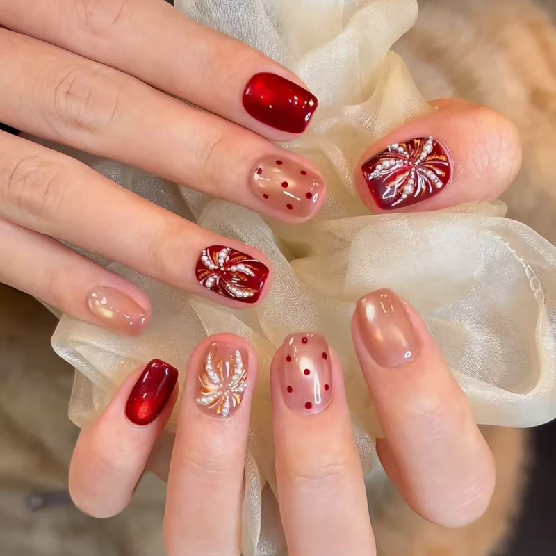Künstlerische Nagelverlängerungen mit floralen Akzenten Karnz