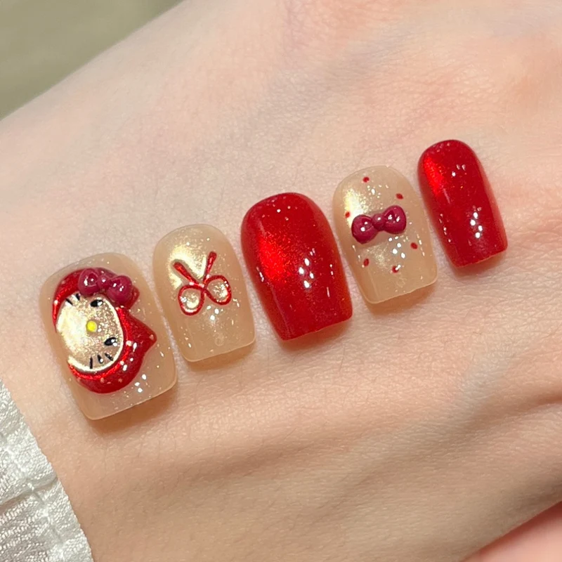 Künstlerische Nagelverlängerungen mit floralen Akzenten Karnz