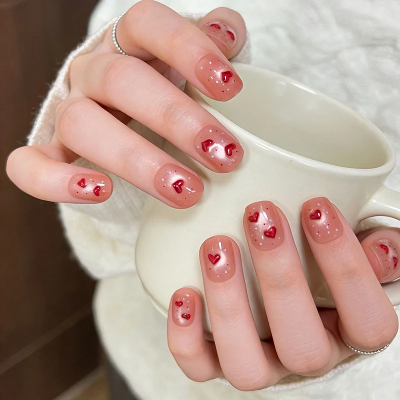 Künstlerische Nagelverlängerungen mit floralen Akzenten Karnz