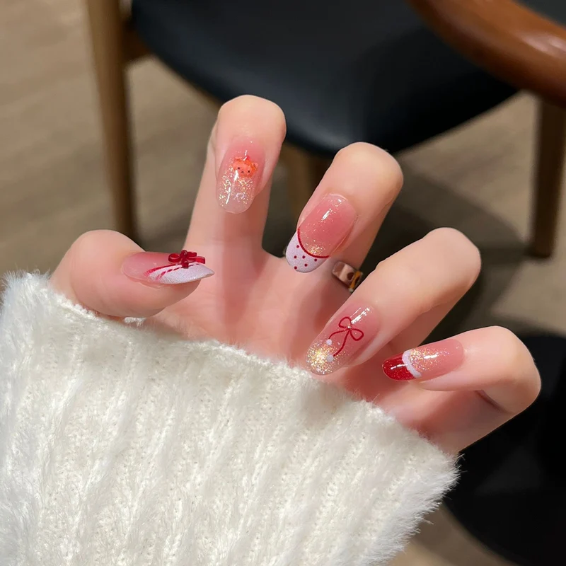 Künstlerische Nagelverlängerungen mit floralen Akzenten Karnz