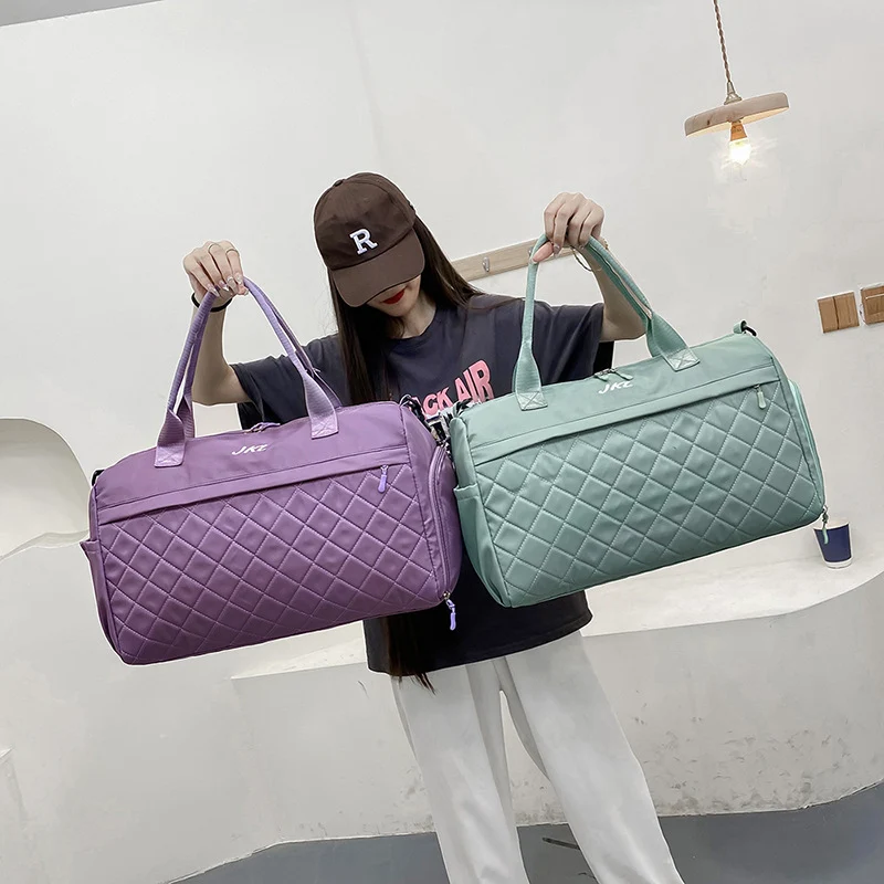 Stylische gesteppte Sporttasche Karnz