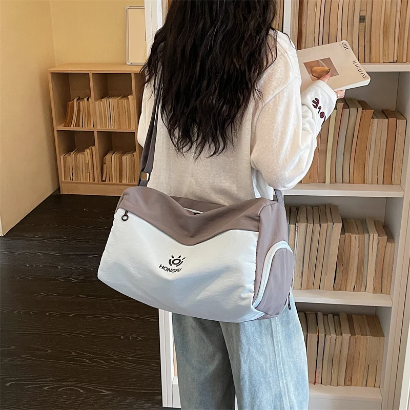 Stylische Multi-Compartment Sporttasche Karnz