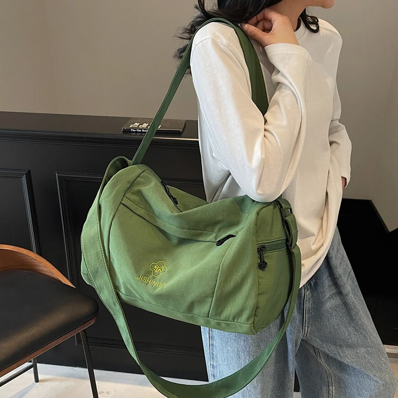 Stylische leichte Duffel Karnz