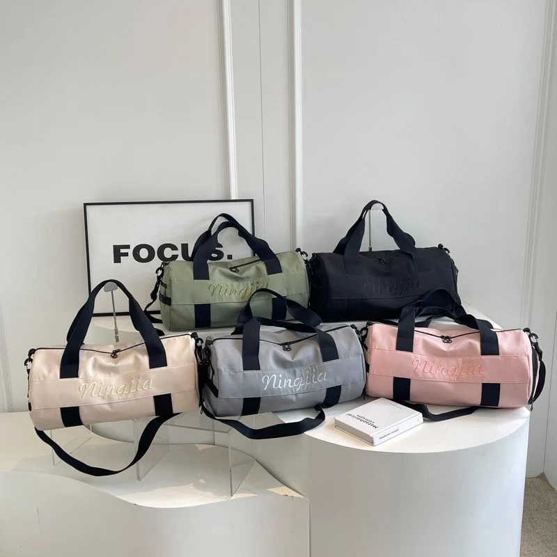 Stylische kompakte Sportduffel Karnz