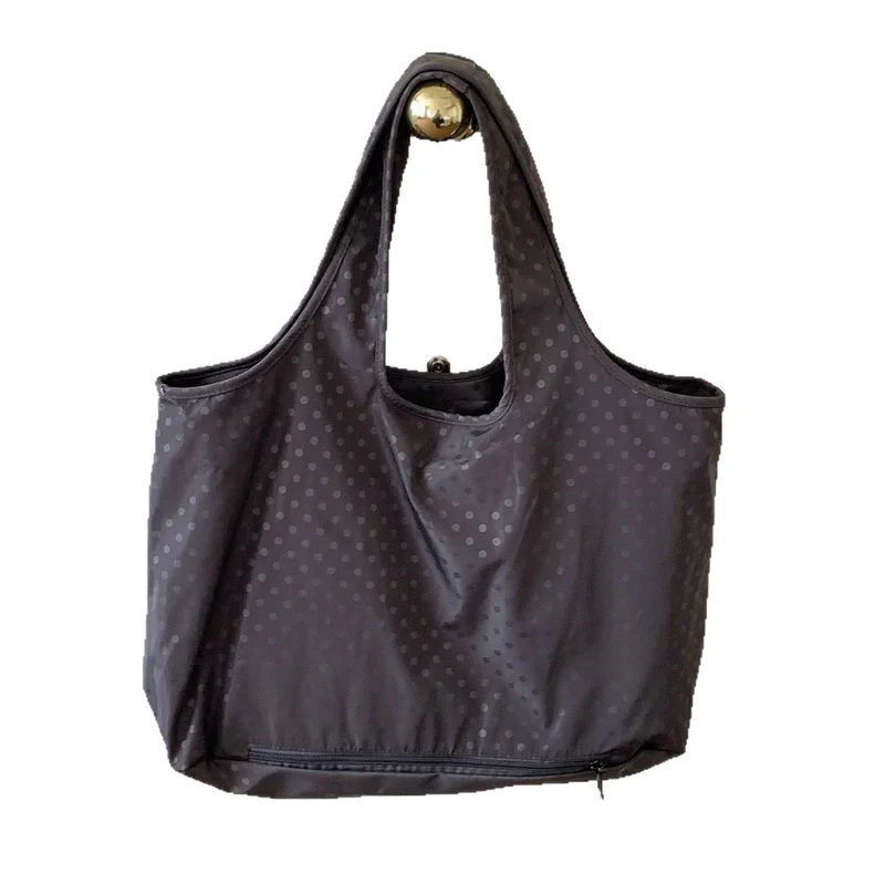 Geräumige Gepunktete Schultertasche