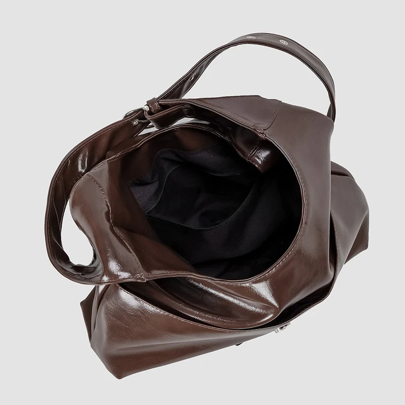 Elegante Lackleder Hobo Tasche