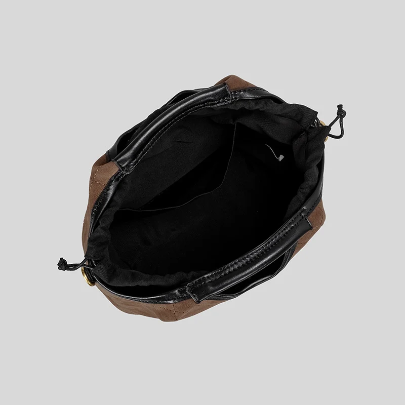 Gepolsterte Wildleder-Handtasche