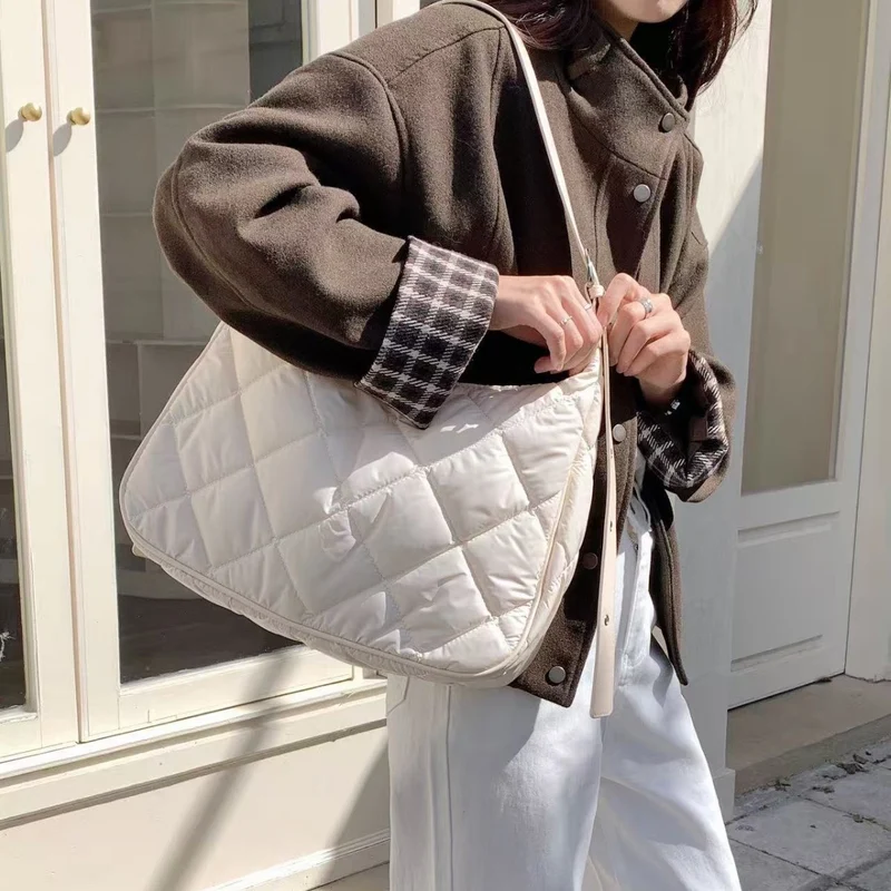 Gepolsterte Stepp-Schultertasche