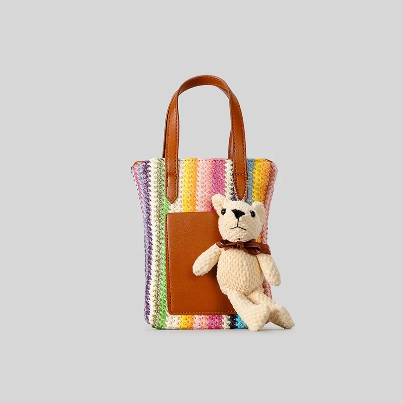 Verspielte Geflochtene Tragetasche mit Teddybär-Detail