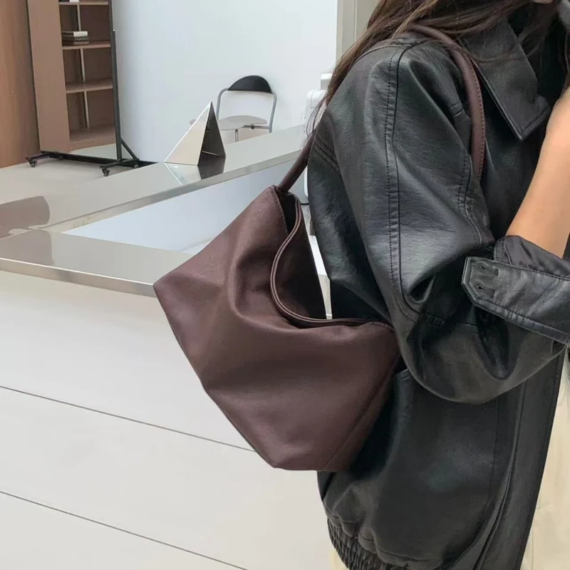 Minimalistische Leder Hobo Tasche