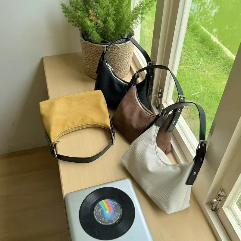 Minimalistische Umhängetasche