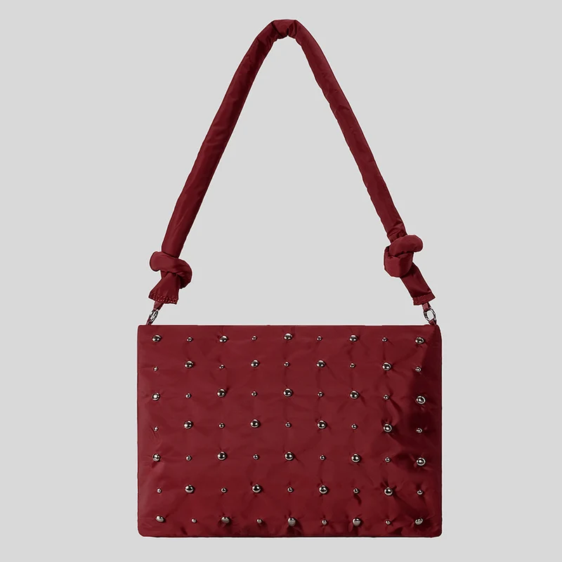 Dekorativer gesteppter Handtasche
