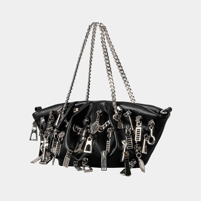 Dekorative Handtasche mit Kettenakzenten