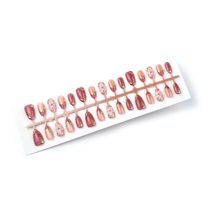 Blumeninspiriertes Press-On Nagelset Karnz