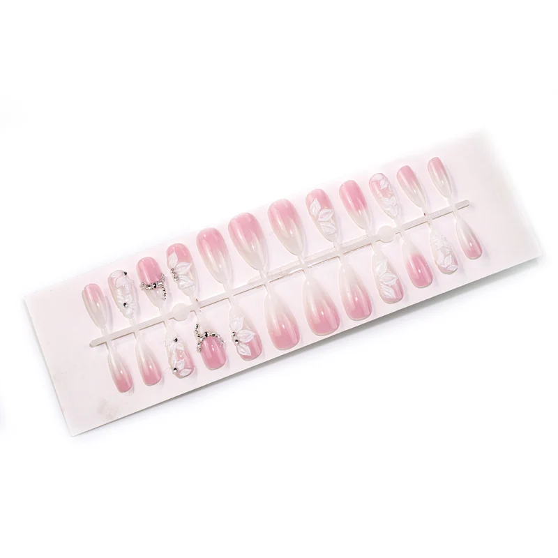 Blumenverzierte Press-On Nagel Set Karnz