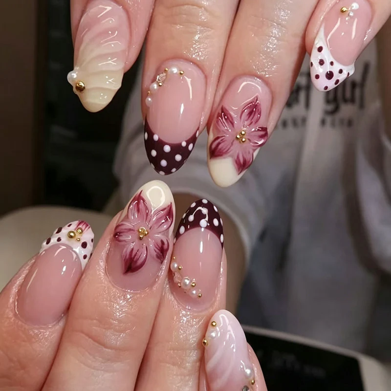 Blumenverzierte Gel Press-On Nägel Karnz