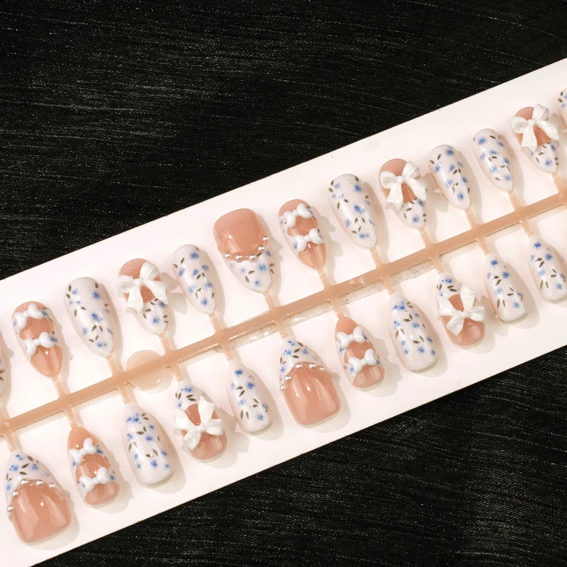 Florale Akzent Dekorative Press-On Nagelkunst Set Karnz