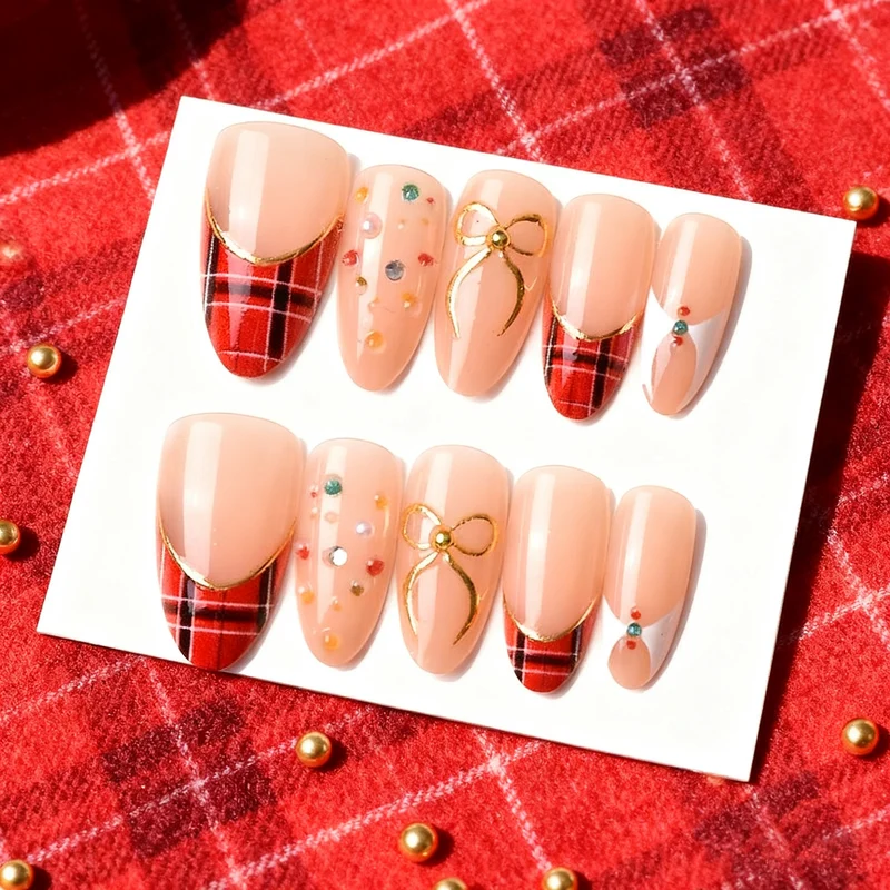 Festliches Press-On-Nagelkunst-Set mit kariertem Design und Edelstein-Akzenten Karnz