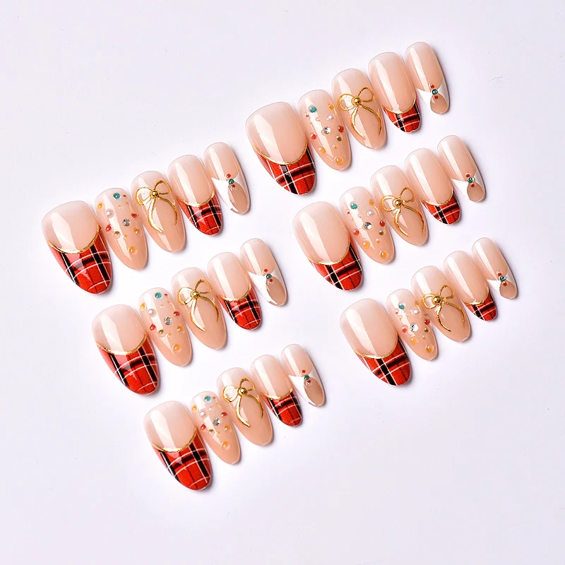 Festliches Press-On-Nagelkunst-Set mit kariertem Design und Edelstein-Akzenten Karnz