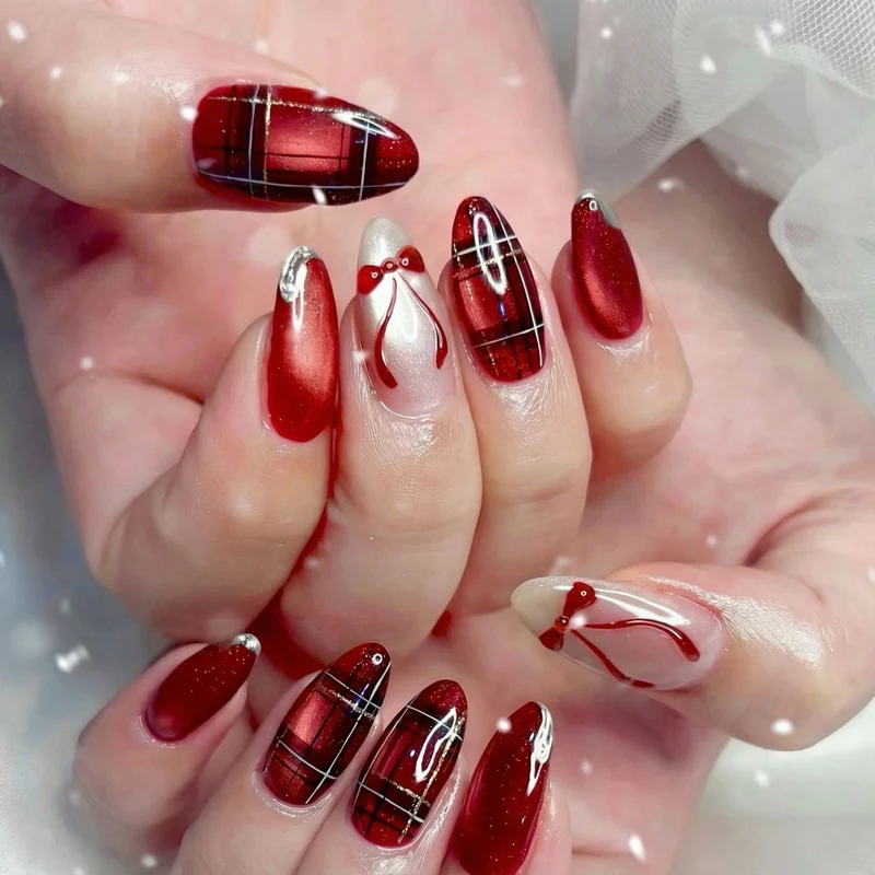 Festliches Themen-Press-On-Nagelkunst-Set mit Schleifen- und Karodesigns Karnz