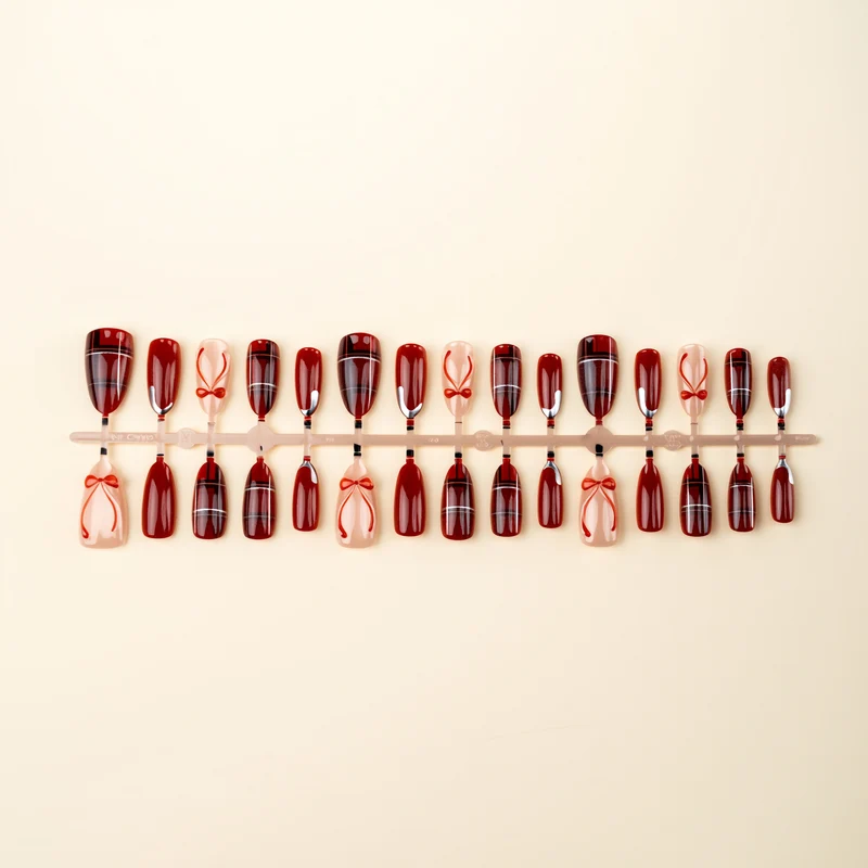 Festliches Themen-Press-On-Nagelkunst-Set mit Schleifen- und Karodesigns Karnz