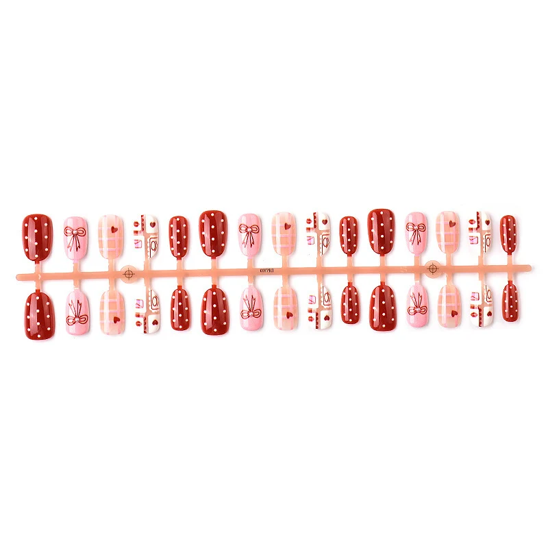 Festive gemusterte Press-On Nagelkunst Karnz