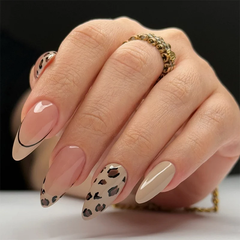 Elegantes Stiletto Press-On Nagelkunst-Set mit Leopardenmuster-Design Karnz