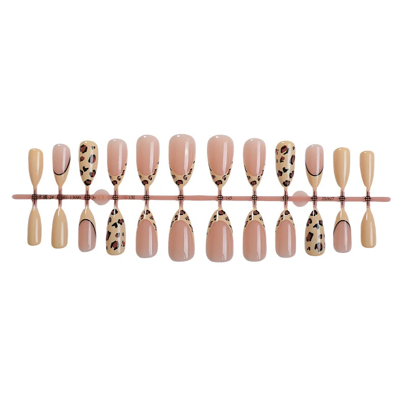 Elegantes Stiletto Press-On Nagelkunst-Set mit Leopardenmuster-Design Karnz