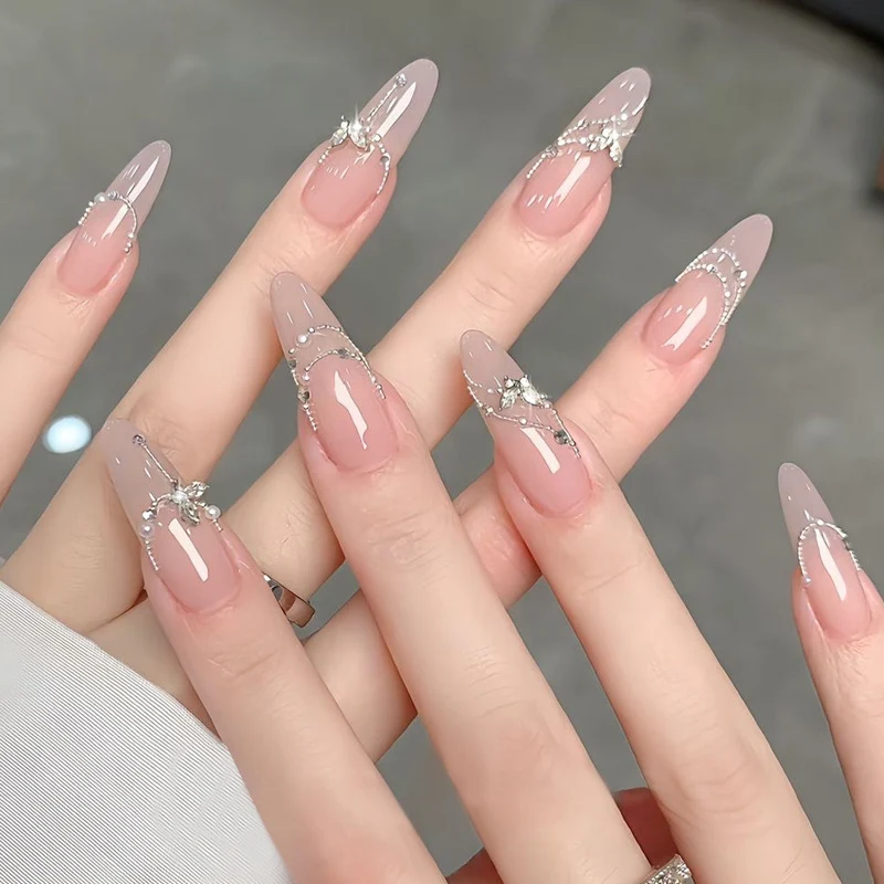 Elegantes Stiletto Press-On Nagelkunst-Set mit Kristallakzenten Karnz