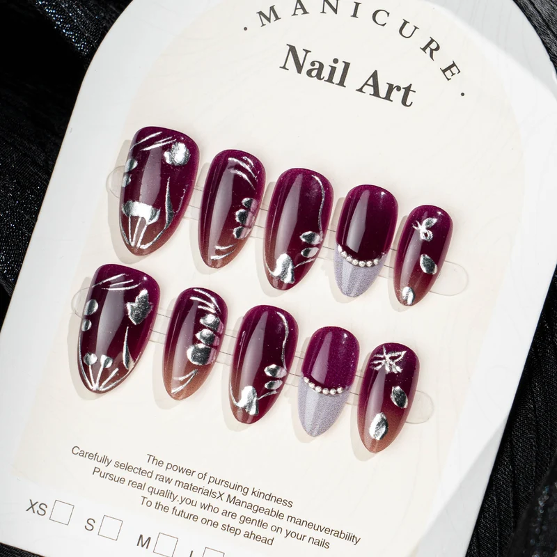 Elegantes Press-On-Nagelkunst-Set mit silbernen Akzenten Karnz