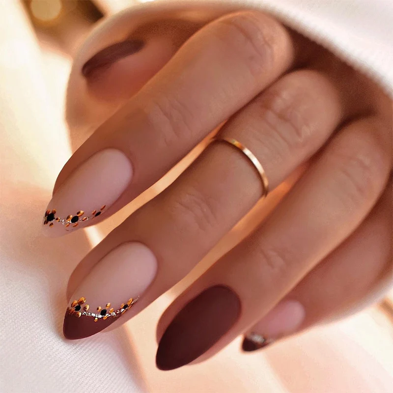 Elegantes Press-On Nagelkunstset mit glamourösen Details Karnz