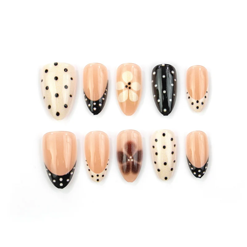 Elegante Spitz-Press-On-Nagelkunst mit Pünktchen- und Ombre-Designs Karnz