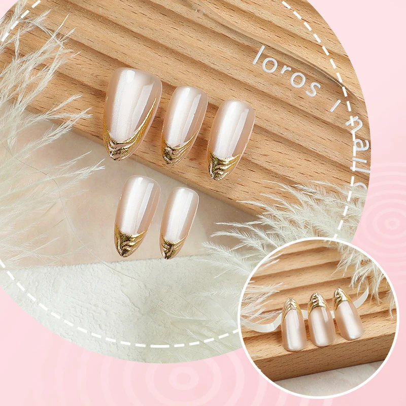 Elegante Goldakzent Druck-on-Nagelkunst Karnz