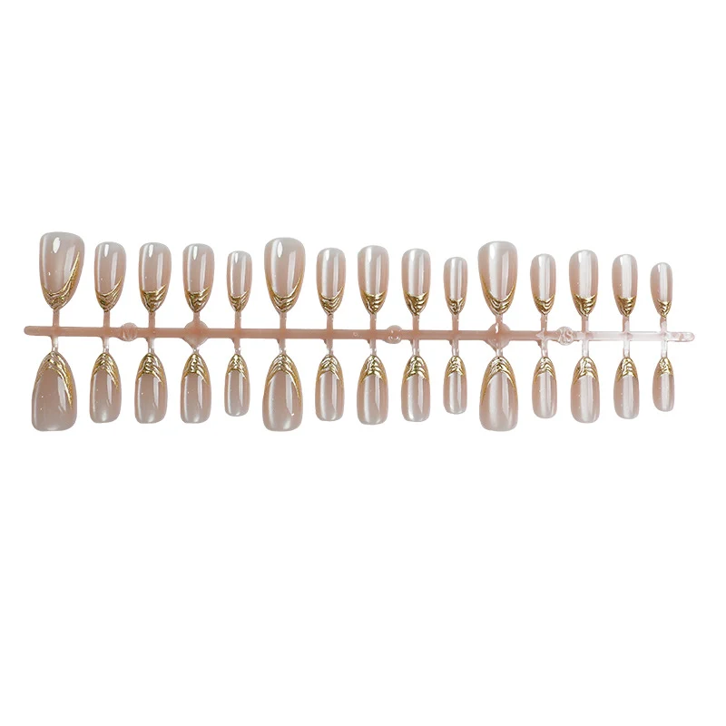 Elegante Goldakzent Druck-on-Nagelkunst Karnz