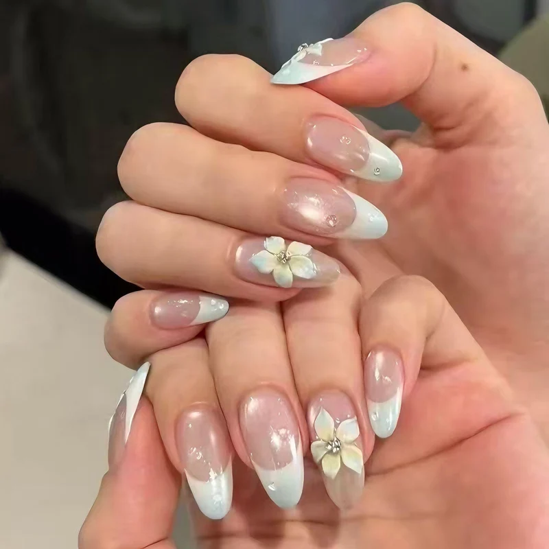 Elegantes Floral Press-On Nail Set Karnz