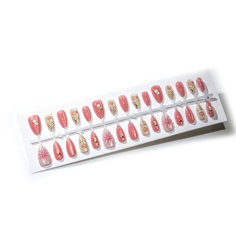 Elegantes floral Press-On-Nagelkunst-Set mit dekorativen Akzenten Karnz