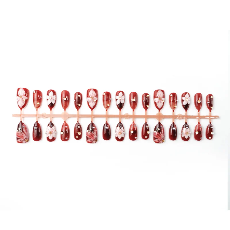 Elegantes Blumendesign Press-On Nagelkunst Set Karnz