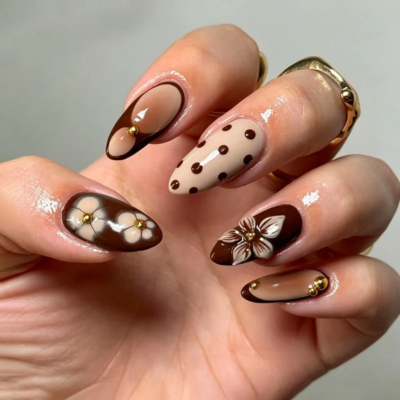 Elegantes blumeninspiriertes Stiletto-Press-On-Nagelkunstset Karnz