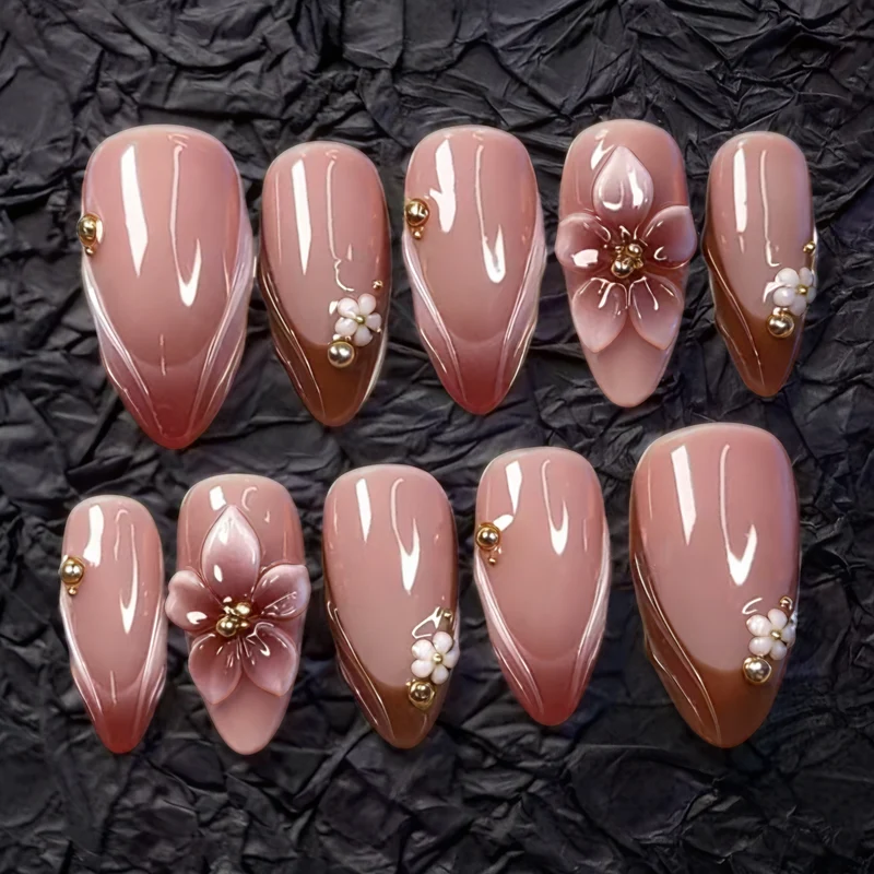 Elegantes floral-verziertes Press-On-Nagelkunst-Set Karnz