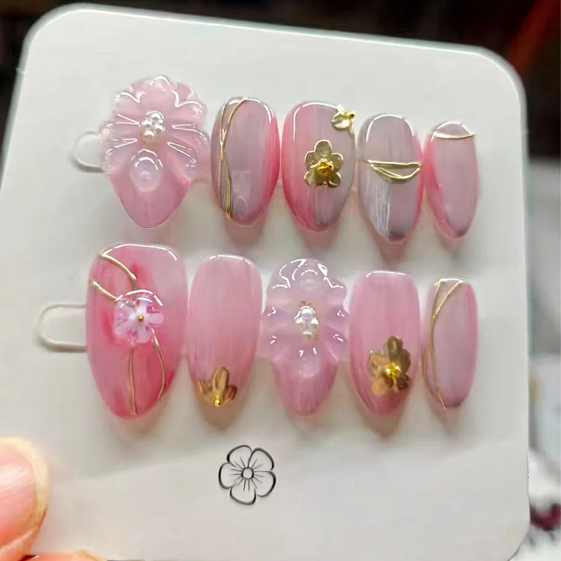 Elegante Floral Verzierungen Press-On Nagelkunst Karnz