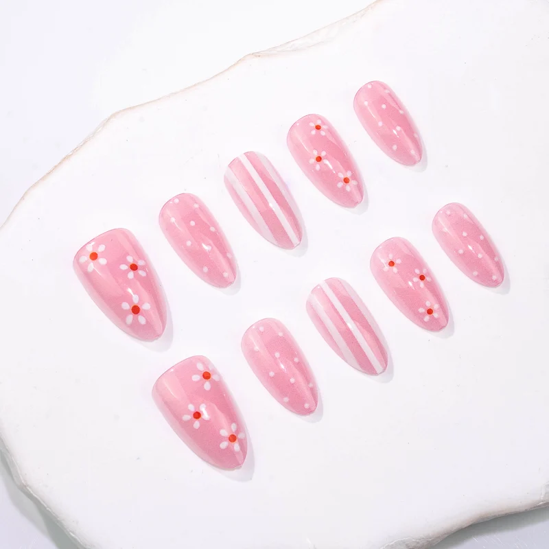 Elegantes Blumenmuster Press-On Nagelkunstset Karnz